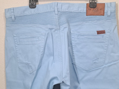 LRG Light Blue Men’s Rip Jeans, Size 40. 8