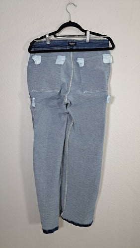 True Religion Women’s Cargo Jeans – Medium Wash Denim Multi-Pocket Utility Style, Size 30. 6