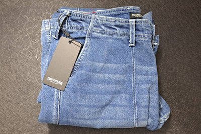 True Religion Women’s Cargo Jeans – Medium Wash Denim Multi-Pocket Utility Style, Size 30. 13