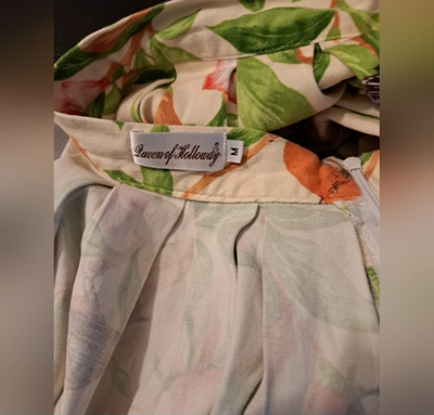 Queen Of Holloway Floral Pleated Skirt Size M. 10