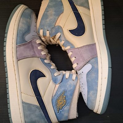 JORDAN 1 HIGH ZOOM AIR CMFT CELESTINE BLUE SIZE 8. 4