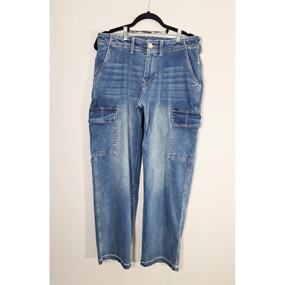 True Religion Women’s Cargo Jeans – Medium Wash Denim Multi-Pocket Utility Style, Size 30. 12